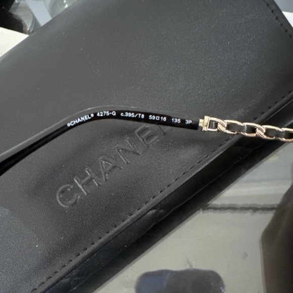 Authentic CHANEL sunglasses with detachable logo chain - Picture 4 of 5